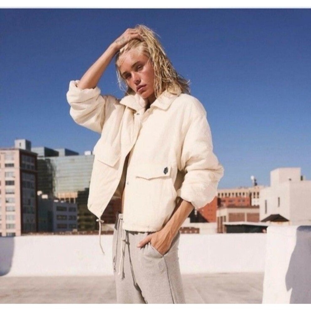 Free People Movement Puffer Jacket Sz M Off The Bleachers Coaches Beige Logo
